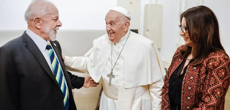Papa Francisco a Lula: ‘é você quem pode fazer um mundo mais humano’