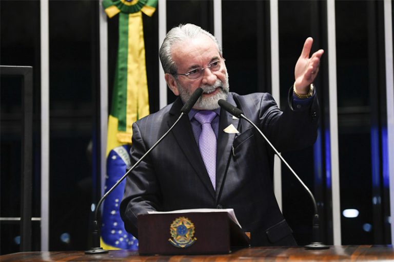 Presidente do CFM diz que “autonomia da mulher” tem que ser limitada quanto ao aborto