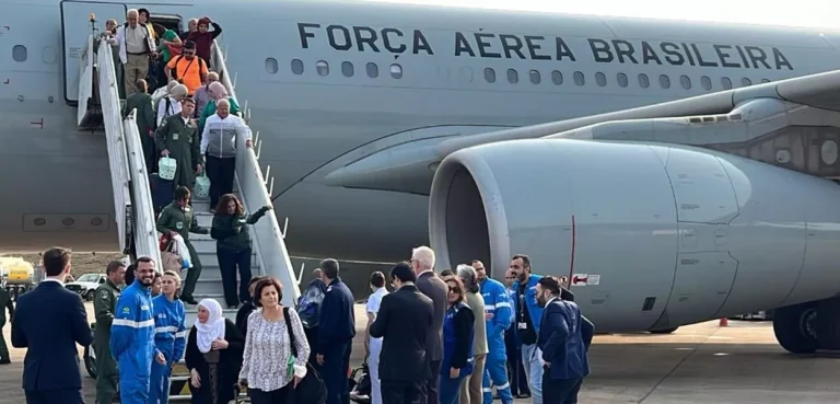Segundo voo com repatriados do Líbano aterrissa no Brasil com 227 pessoas a bordo