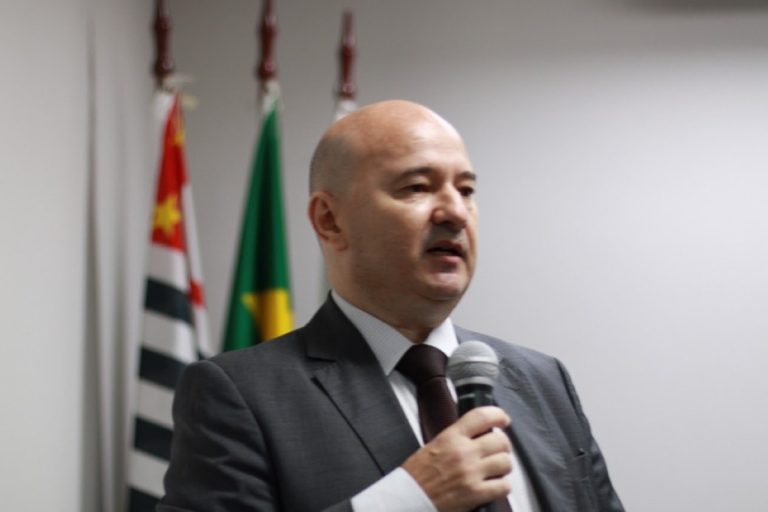 Delegado chefe da inteligência de SP é afastado por envolvimento com PCC