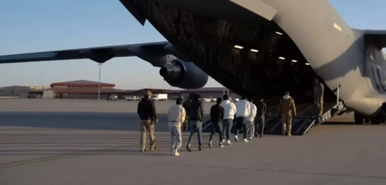 Lula acolhe brasileiros deportados pelos EUA que chegaram algemados ao Brasil