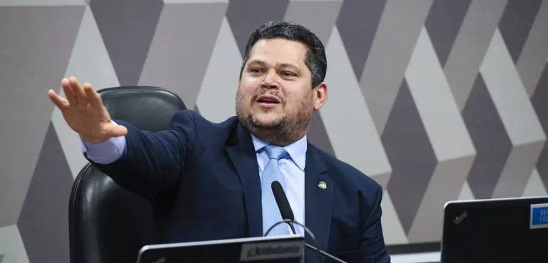 É pra rir? Senadores bolsonaristas cobram Alcolumbre por freio nos inquéritos conduzidos por Moraes