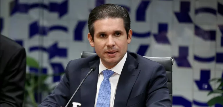 Hugo Motta descarta impeachment de Lula: ‘deixa traumas’