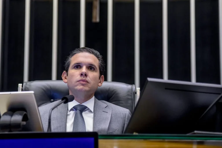 Arregou: Hugo Motta procura Moraes para se explicar após minimizar o 8/1