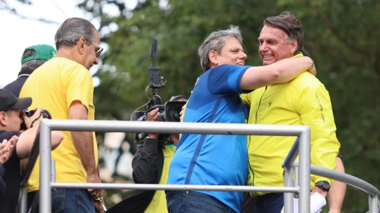 Tarcísio não quer anistia e ataque de Malafaia foi álibi para Hugo Motta engavetar PL