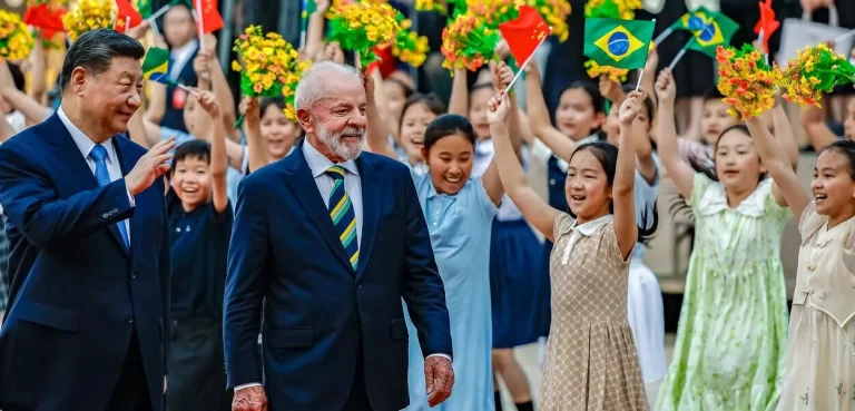 Globo agride Lula e Xi Jinping – e insiste na fake news sobre Janja e TikTok
