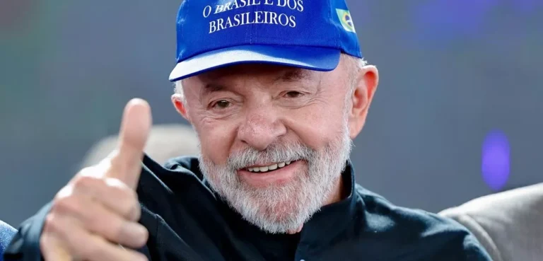 Aprovação de Lula cresce e chega a 49,7% após tarifaço de Trump, diz AtlasIntel