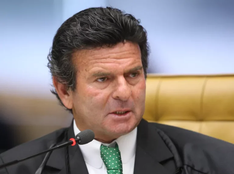 A vergonha: Ministro do STF se cala diante de sanções de Trump e repete votos contraditórios que envergonham a história da Corte