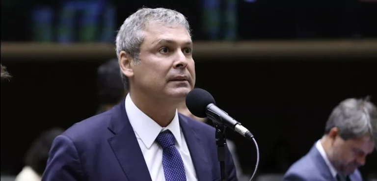 “O golpismo bolsonarista entrou em nova fase”, alerta Lindbergh Farias