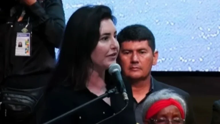 Prefeito de Guajara-Mirim entrou mudo e saiu calado de evento com Lula em Porto Velho