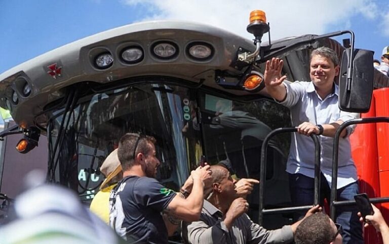 Tarcísio tenta aprovar PL que entrega terras públicas a latifundiários com até 90% de desconto