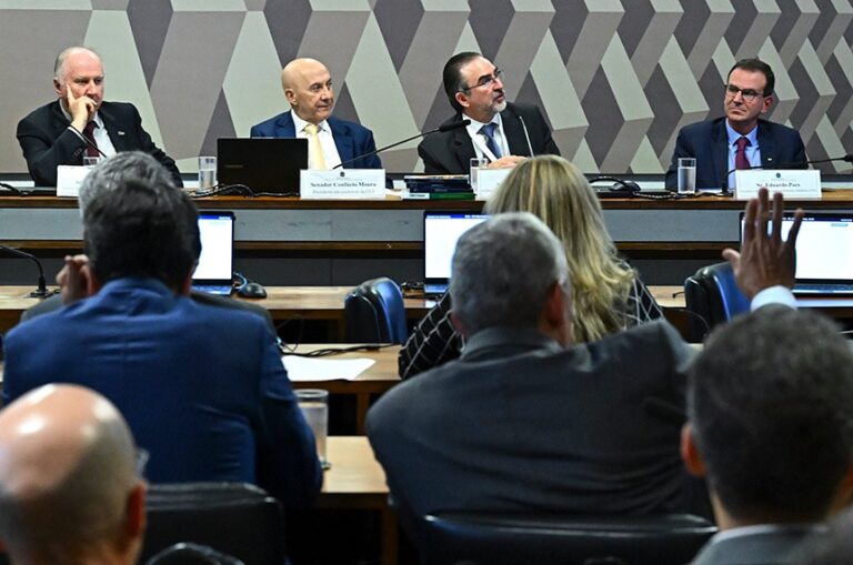 Impasse entre associações de municípios atrasa criação do Comitê Gestor do IBS