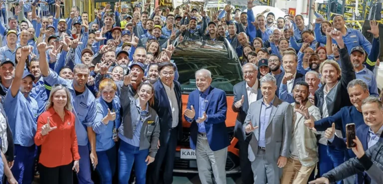 “Brasil mais forte”, diz Lula sobre desemprego na mínima histórica