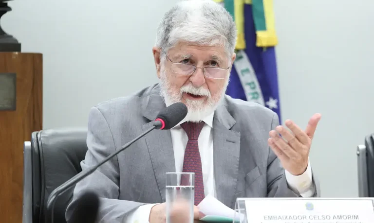 “Estamos abertos à cooperação militar com a China”, diz Celso Amorim