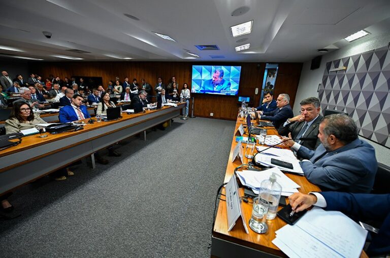 VIDEO ‘Corrupção no INSS existe há vários governos’, diz presidente da CPMI