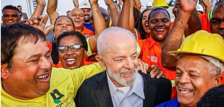 Efeito Lula: desemprego chega a 5,6%, menor patamar da história