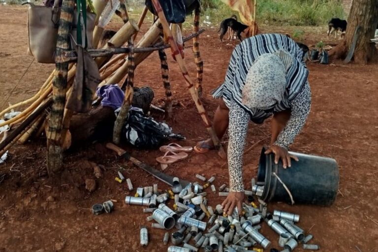 Em escalada de conflito por terra no MS, Guarani-Kaiowá falam em suicídio coletivo