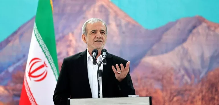 Irã decreta 40 dias de luto e promete resposta dura contra o assassinato de Khamenei