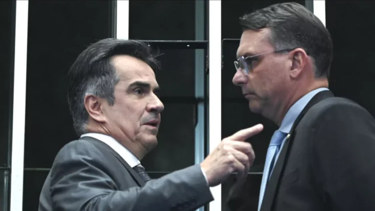 Farinha do mesmo saco: Flávio Bolsonaro disse que Ciro Nogueira seria seu vice ideal (vídeo)